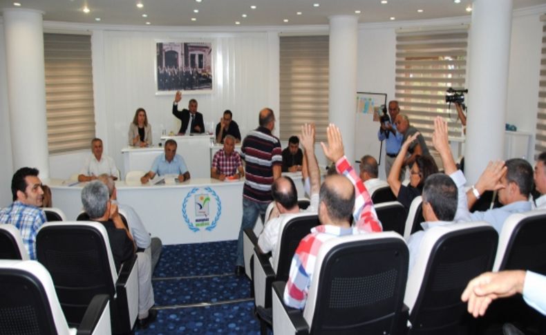 AK Partililer, okul arsası satıldı gerekçesiyle meclisi terk etti