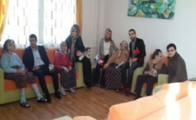 Ak Partili gençlerden huzurevi ziyareti
