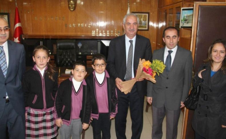 Akdağmadeni’nde öğrenciler makamları devraldı