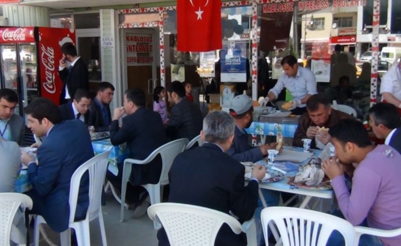 Akdağmadeni'nde öğrenciler yararına kermes düzenlendi