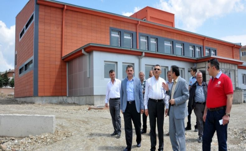 Akif Gülle, olimpik yüzme havuzu inşaatını gezdi