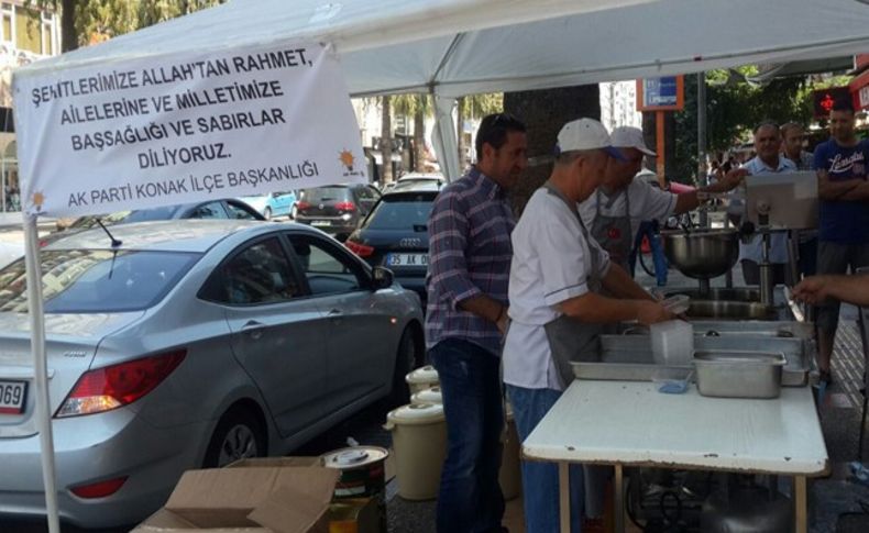 AK Parti İzmir şehitleri andı