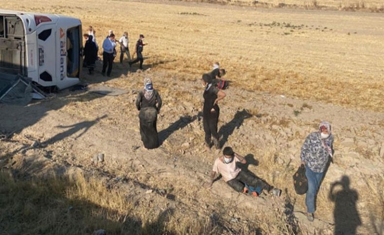 Aksaray'da yolcu otobüsü devrildi: 30 yaralı