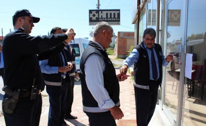 Aksu’da ruhsatsız işyerlerine mühür