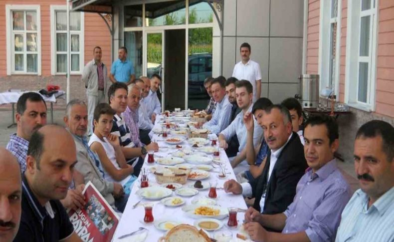 Akyazı, bayram coşkusunu birlikte yaşadı