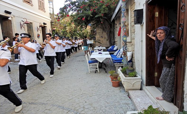 Alaçatı'nın kurtuluşu coşkuyla kutlandı