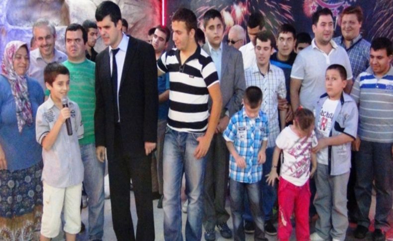 Aldırmaz, engelli Kur'an talebelerini yalnız bırakmadı