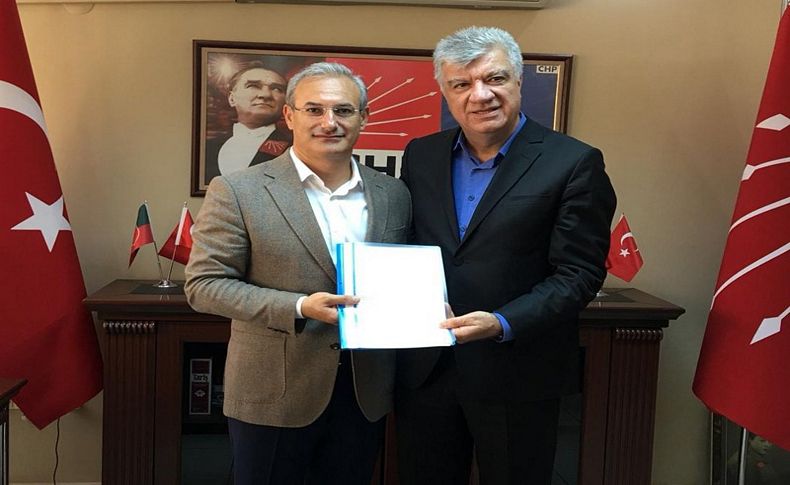 Ali Engin Karşıyaka Belediye Başkanlığı için dosyasını aldı