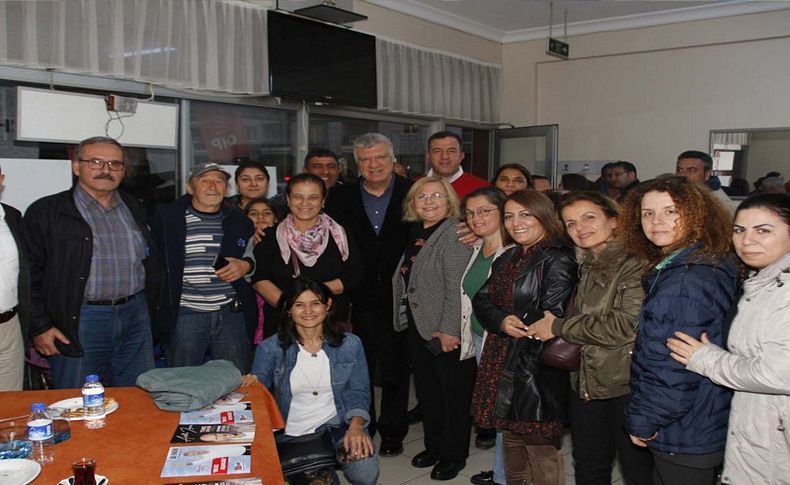 Ali Engin,vatandaşlarla kucaklaşmayı sürdürüyor