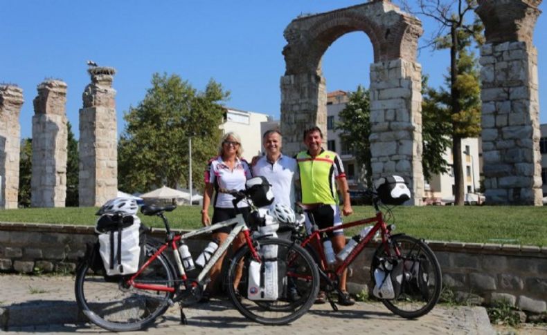 Tam 2 bin kilometre pedal basıp Efes'i gezdiler