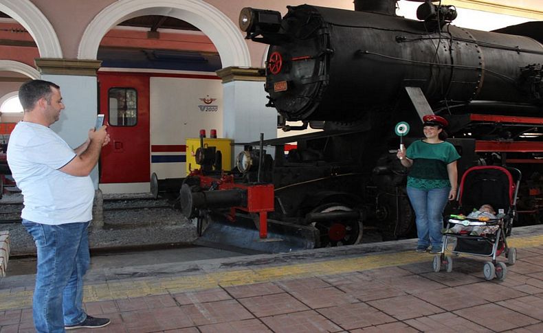 Alsancak Garı’nda ‘Son Buharlı’ sergisi