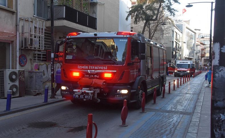 Alsancak'ta kafede korkutan yangın