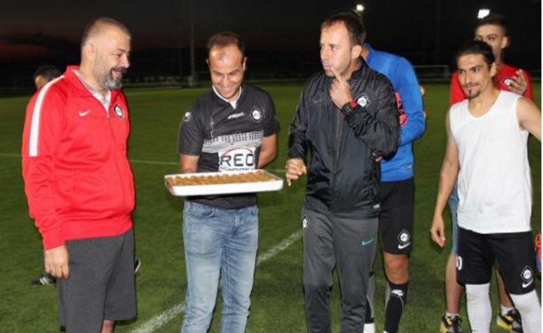 Altay'a taraftar morali