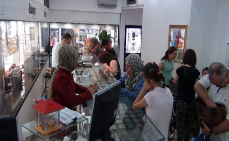 Altın fiyatlarının yükselmesi kuyumcuları ikileme düşürdü