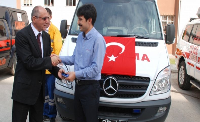 Ambulanslar ilçelere teslim edildi