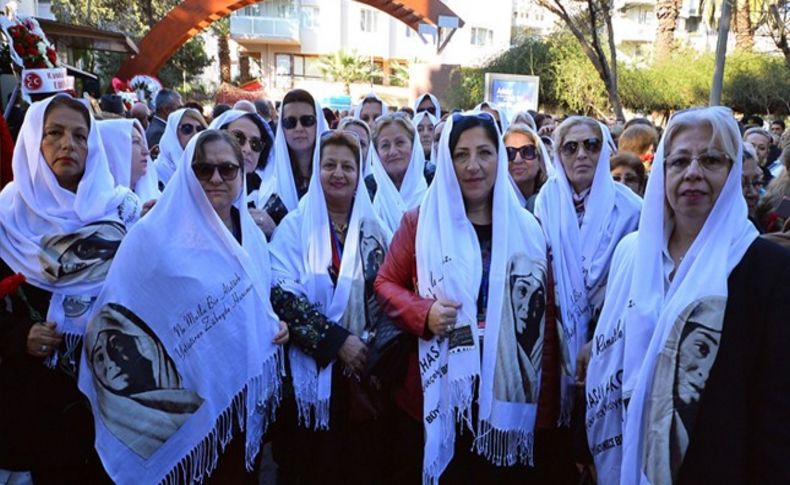 İzmirliler Zübeyde Hanım'ı andı