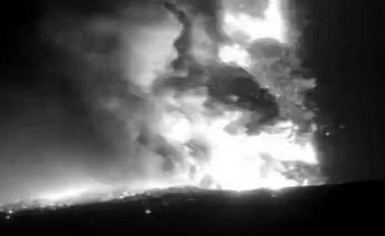 Anak Krakatau Yanardağı patladı