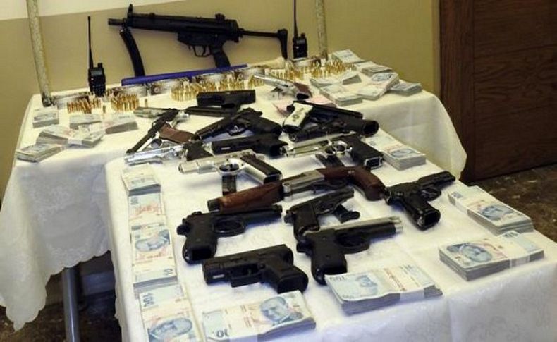 Ankara'da büyük operasyon... İki polis de gözaltında