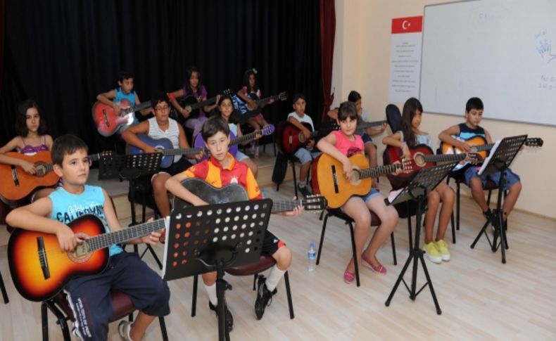 Antalya Büyükşehir Belediyesi'nin yaz kursları büyük ilgi görüyor
