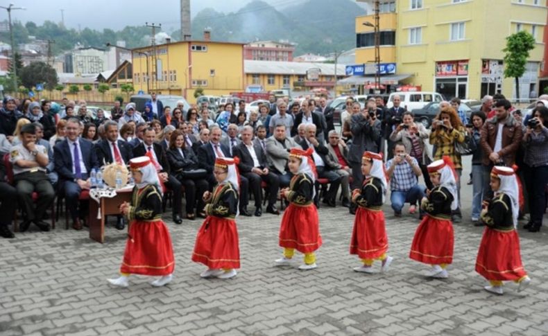 Arhavi'de halk eğitim merkezi kursiyerleri çalışmalarını sergiledi