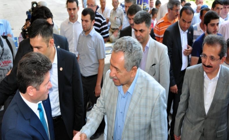 Arınç, annesi ve geçmişleri için mevlit okuttu