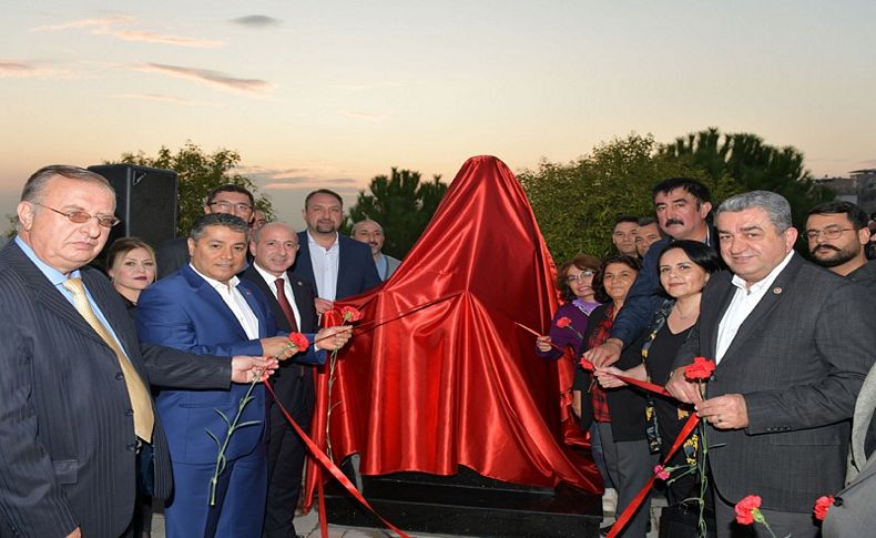 Aşık Mahzuni Şerif’in Büstü Çiğli'de açıldı