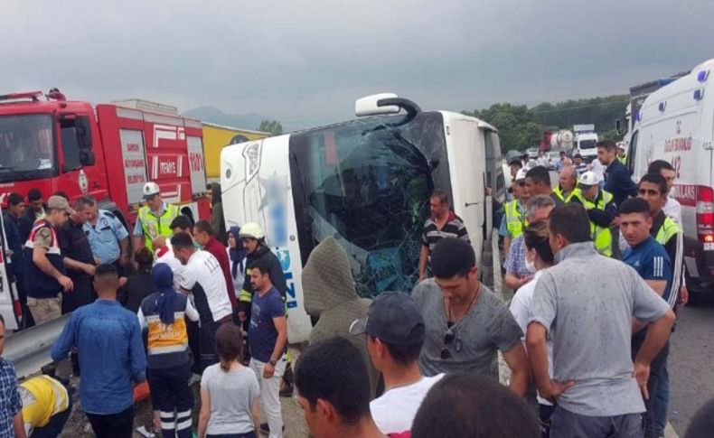 Askerleri taşıyan otobüs devrildi: 47 yaralı