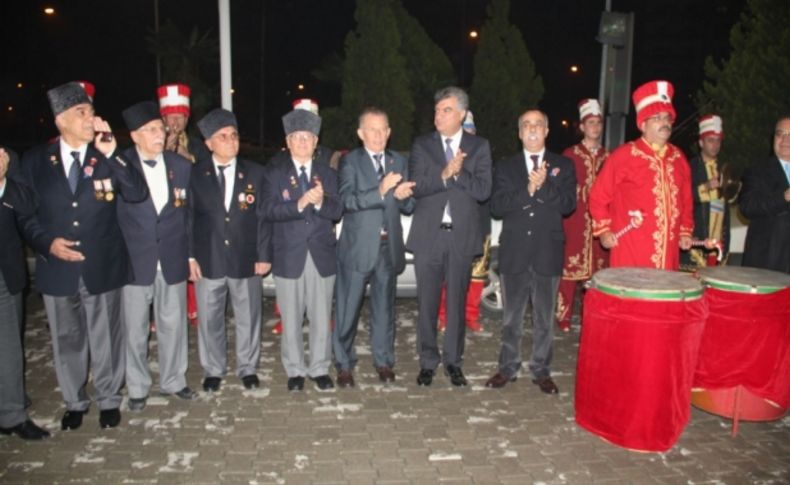 Aslan’a Mehteranlı karşılama