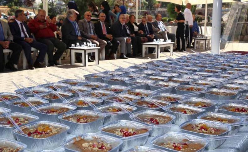 Aşure, dostluk, barış ve kardeşlik adına dağıtıldı
