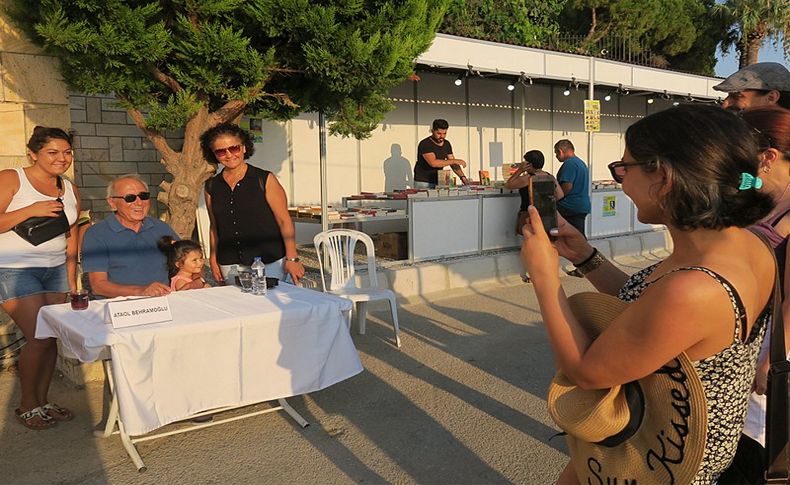 Ataol Behramoğlu Foça Kitap Şenliği'ne katıldı