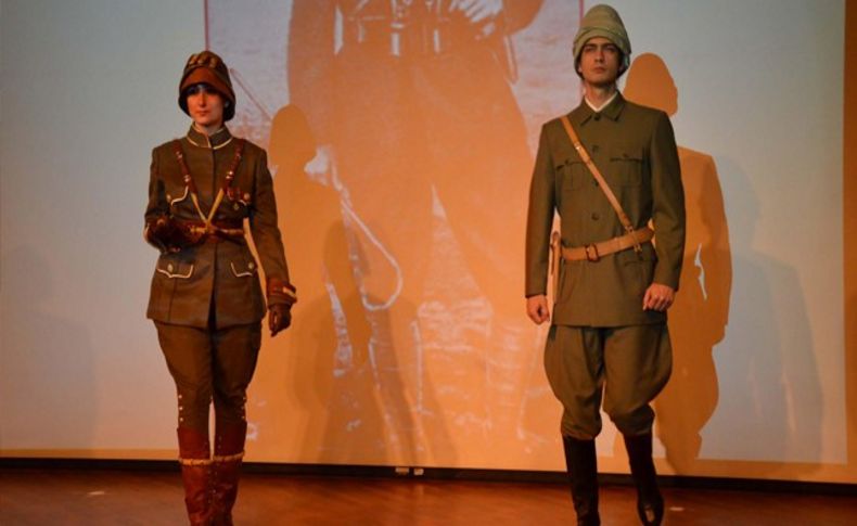 'Atatürk Kıyafetleri Defilesi' büyük ilgi gördü