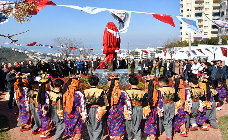 Atatürk Heykeli yeni yerine çok yakıştı!