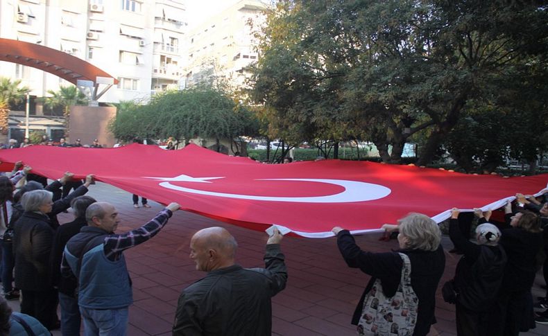 Atatürk'ü annesinin kabri başında andılar