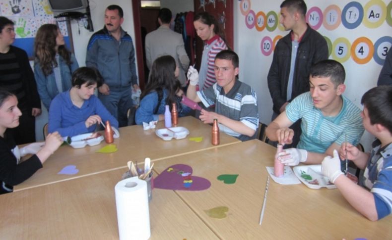 Atatürk Anadolu Lisesi, engelli kardeşlerini yalnız bırakmadı