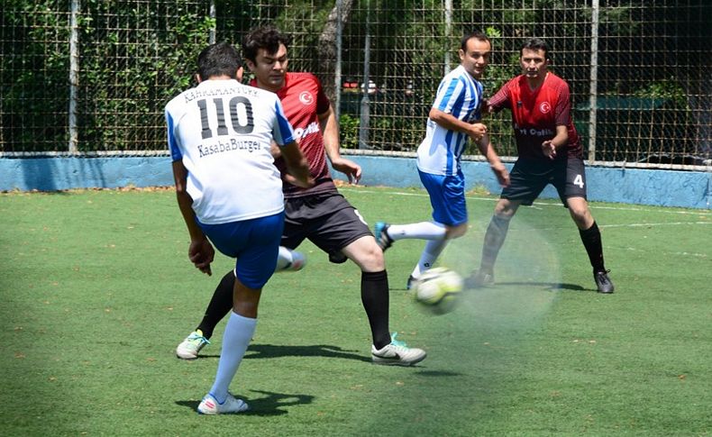 Ateş savaşçıları yeşil sahada ter döktü