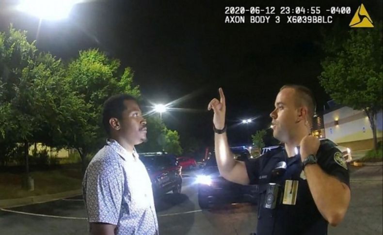 Atlanta'da bir siyahiyi öldüren polisin görevine son verildi