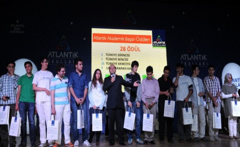Atlantik Okulları yıldızlarını ödüllendirdi