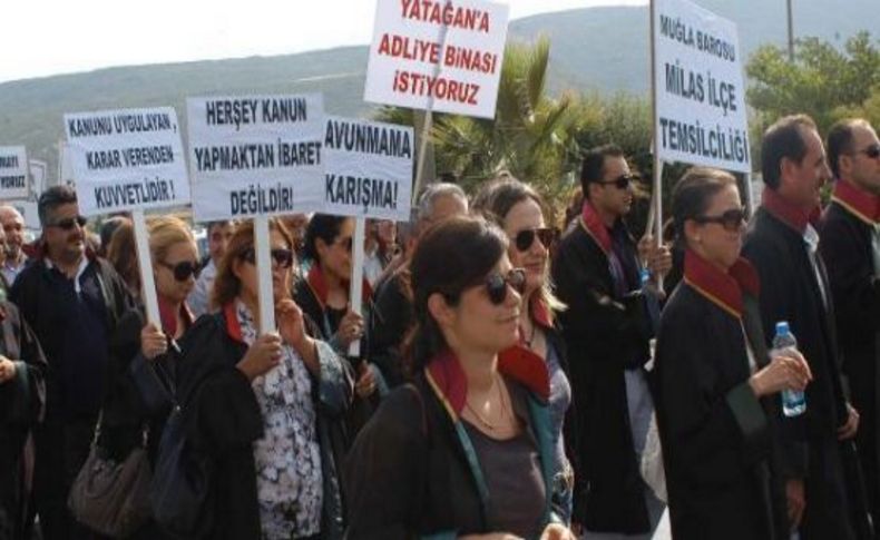 Avukatlar bağımsız yargı için yürüdü