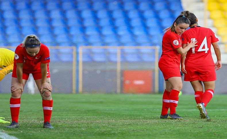 Ay yıldızlı kadınlar Ukrayna'ya mağlup oldu