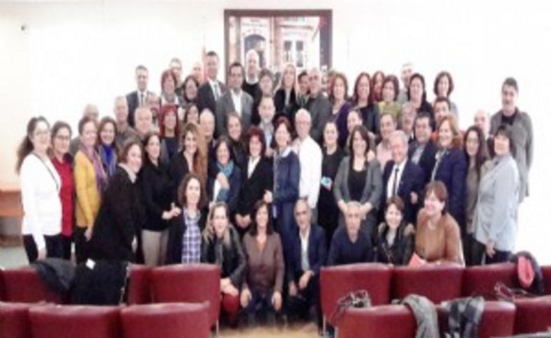 CHP İzmir'de parti eğitmenlerinin başarısı