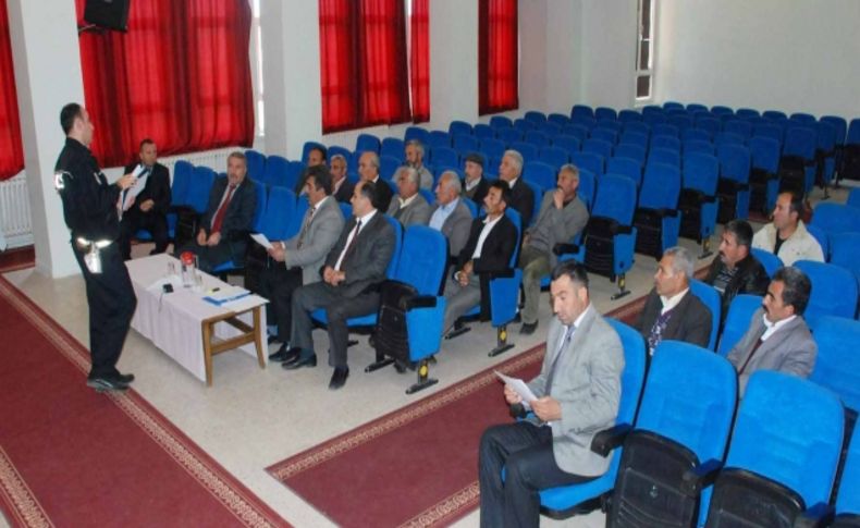 Aydıncık’ta okul servis şoförlerine eğitim semineri düzenlendi