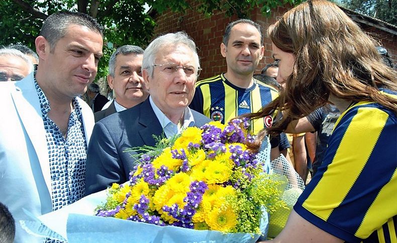 Aziz Yıldırım, İzmir'de iki basketbol sahasının açılışını yaptı