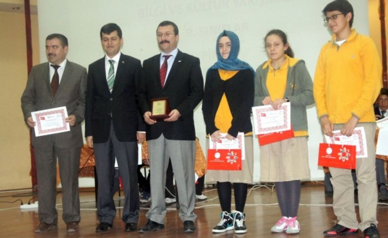Aziziye Koleji, liseler arası bilgi yarışmasının şampiyonu oldu