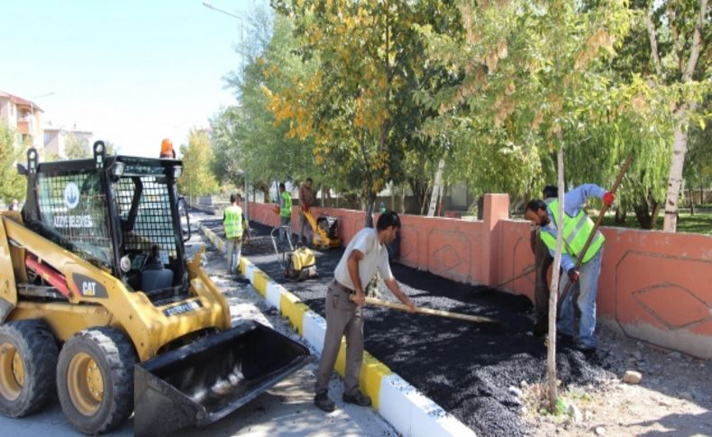 Aziziye’de kaldırımlar yenileniyor