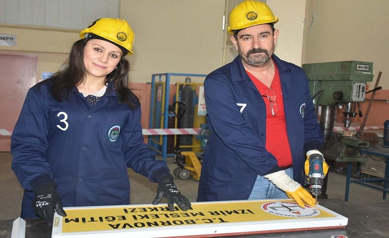 Üniversite mezunu Ebru tabelacı oldu