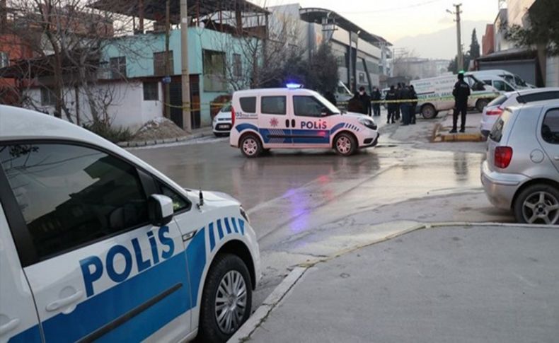 Babaannesini öldürüp polise teslim oldu