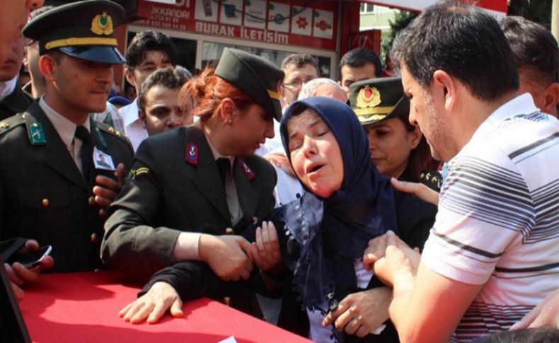 Şehidin önce babası şimdi de annesi...