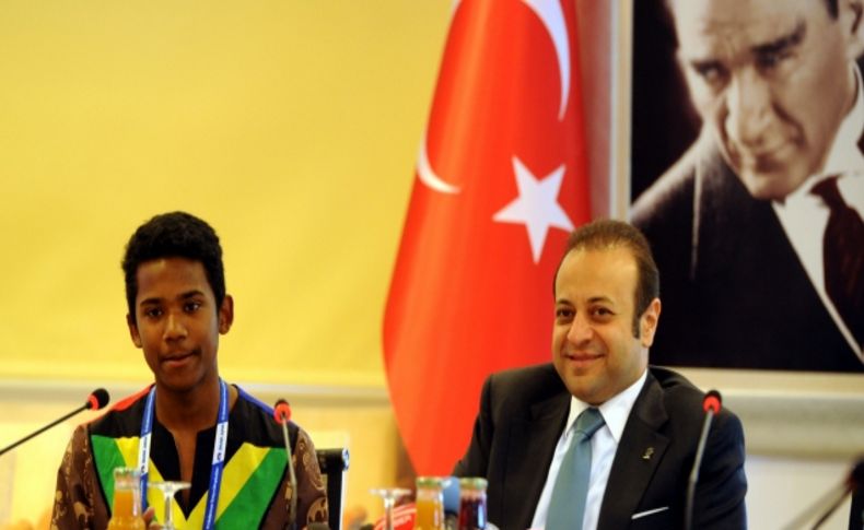 Bağış: Gezi Parkı oyunlarını bozalım