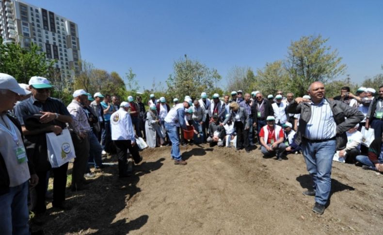 Bahçıvanlar sahaya indi