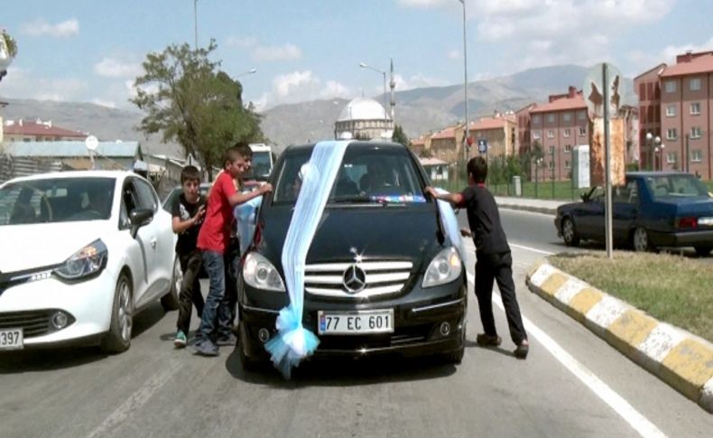 Bahşiş uğruna hayatlarını tehlikeye atıyorlar